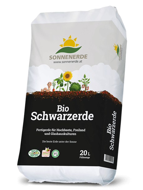 Ein sack Bio Schwarzerde von Sonnenerde. Man sieht das Logo von Sonnenerde ganz oben.