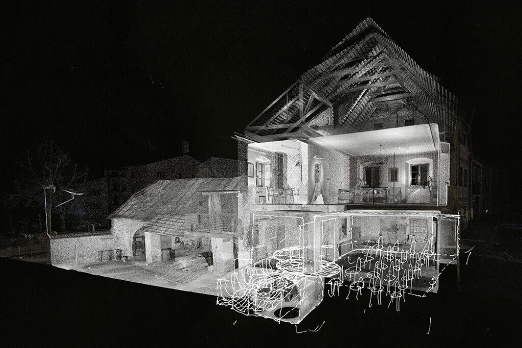 Durch den Blätterteig der Zeit (c) Simon Oberhammer Digitales Architekturmodell eines Hauses in Schwarzweiß, zeigt Strukturdetails und Inneneinrichtung, passend zu einem regionalen Magazin.