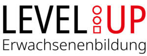 Logo von LEVEL UP zur Erwachsenenbildung, hervorgehoben durch stilisierte geometrische Formen.