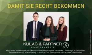 Drei Anwälte von Kulac & Partner lächeln vor grünem Hintergrund mit dem Schriftzug DAMIT SIE RECHT BEKOMMEN.